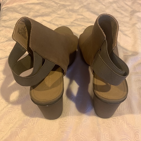 Kenneth Cole Reaction Women’s  Bootie - Picture 3 of 4